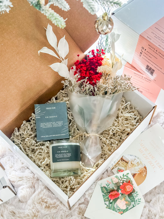 Load image into Gallery viewer, &amp;#39;Aloe you very much&amp;#39; gift box with Noel Bouquet
